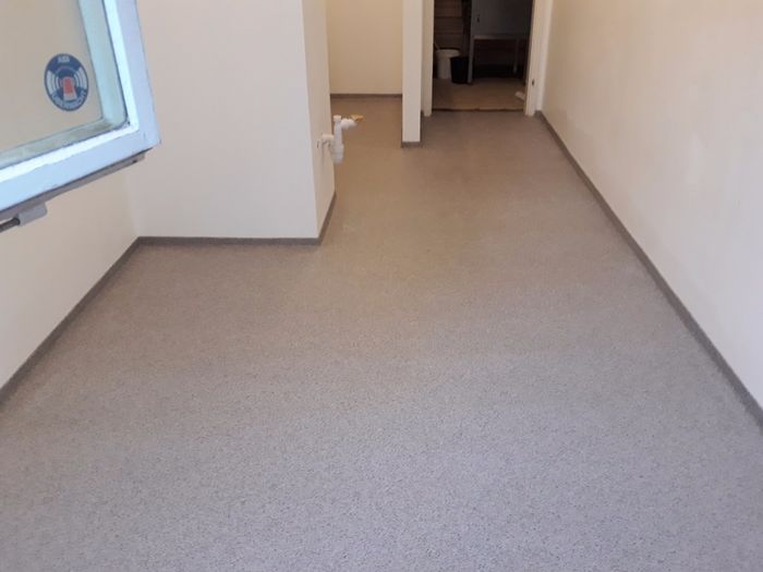 Tiere lieben fugenfrei
Welpenzimmer,Hundezwinger,Hühnerstall,Kuhstall usw.....


urinresistent,hygienisch,pflegeleicht unverwüstlich 
wärme und kältebeständig
